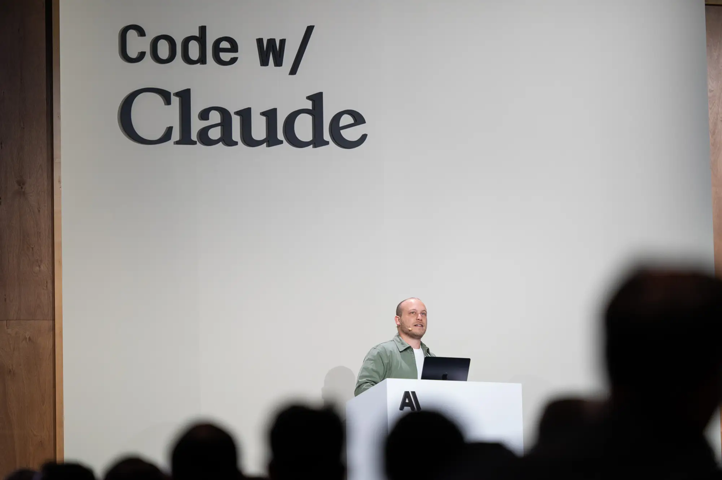 Claude Code 创始人切尔尼建议计算机科学毕业生创业：现在是黄金时代