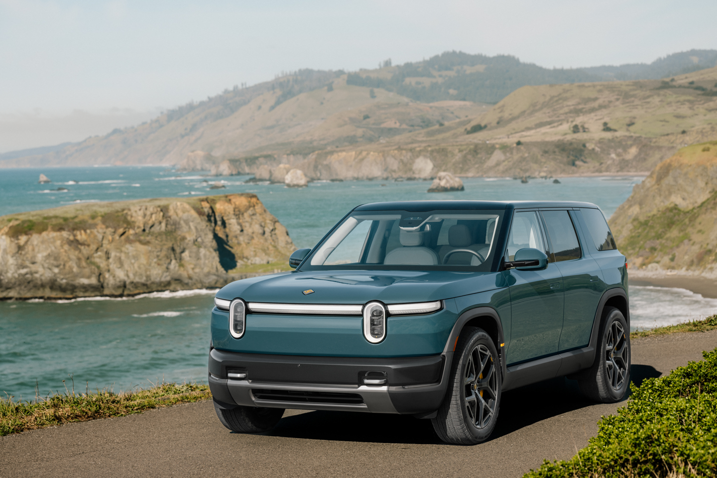 两年磨一剑：美国造车新势力 Rivian 新车 R2 下月交车，不到 6 万美元