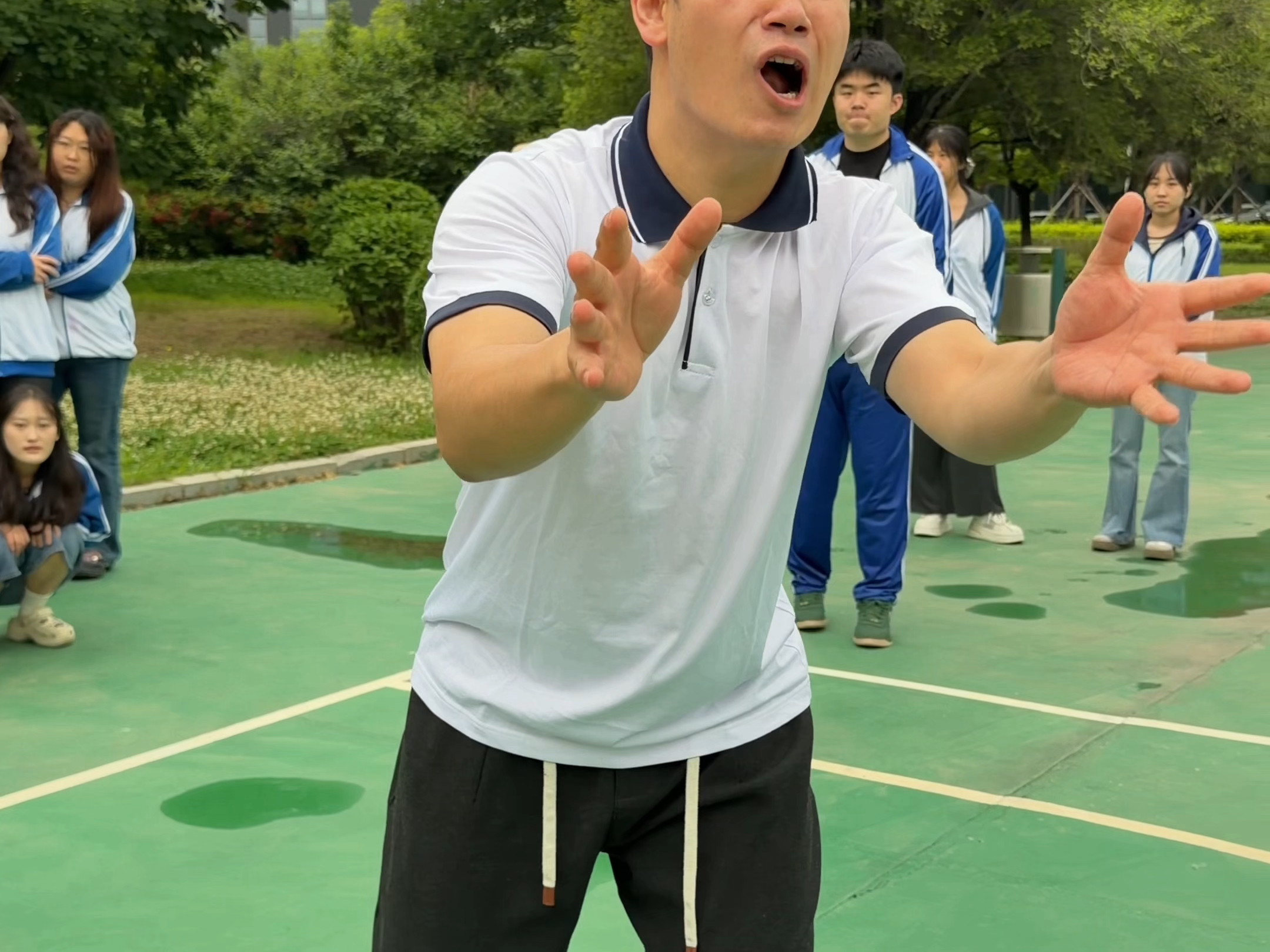 班里来了专题封面