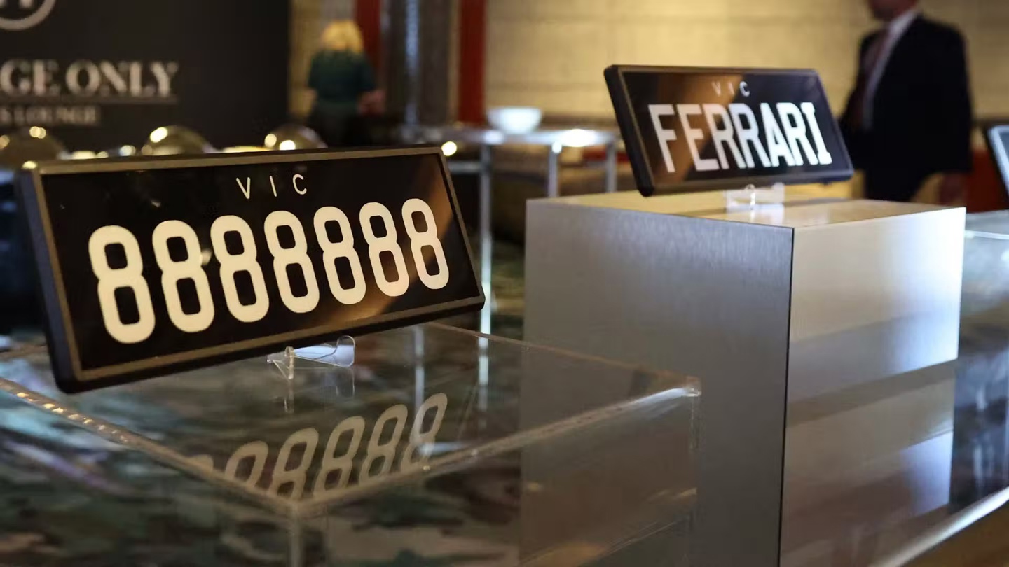 适配大多数中国汽车：澳大利亚维州“8888888”车牌拍出 27 万澳元，“FERRARI”32.8 万澳元
