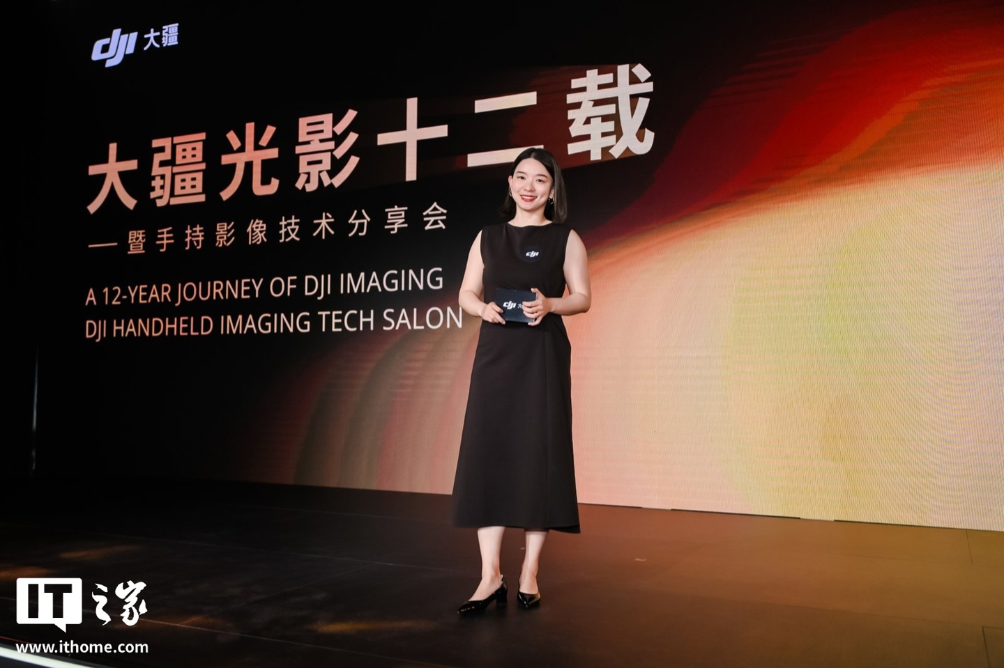 大疆展出 Osmo Pocket 4P 云台相机“珠光白”配色：提供 17 级动态范围、D-Log 2 专业色彩曲线