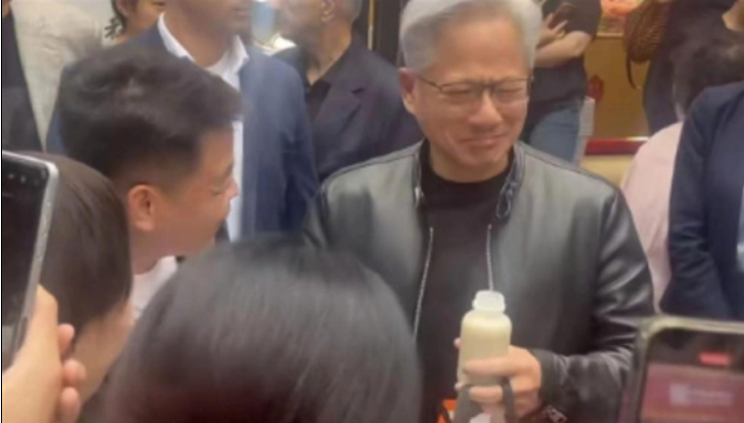 英伟达 CEO 黄仁勋首次回应被老北京豆汁酸出“痛苦面具”：如果你没看到我的表情，就不知道当时我有多享受