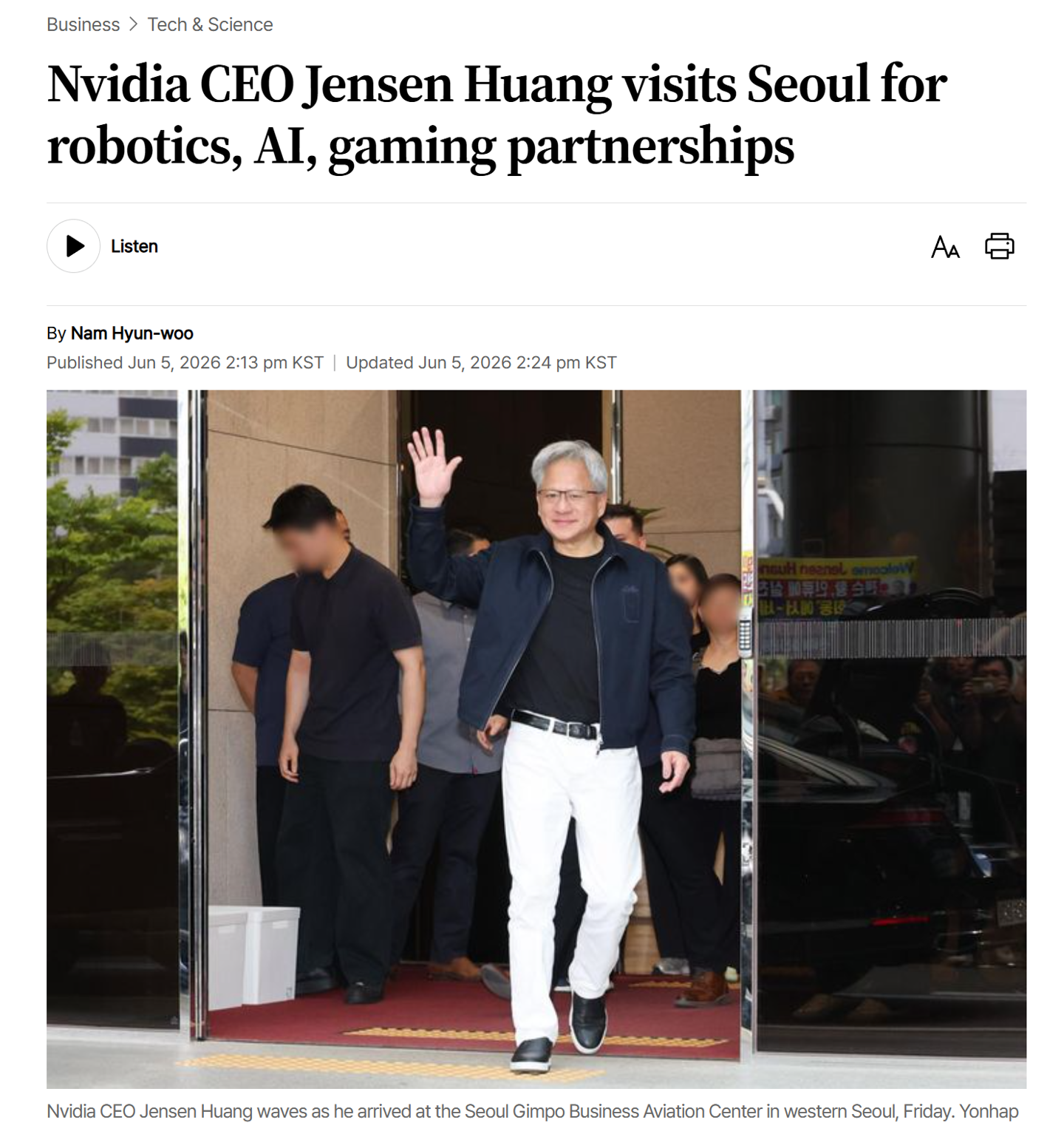 英伟达 CEO 黄仁勋抵达韩国，首站造访《英雄联盟》选手 Faker 和 T1 战队背后原因曝光