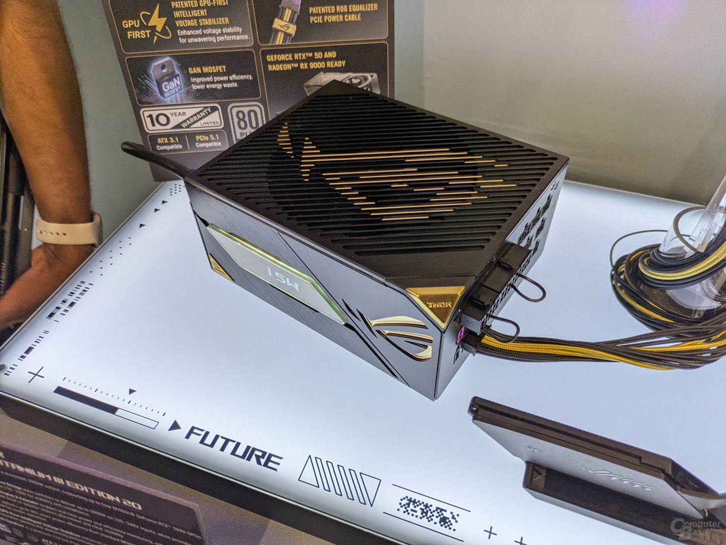 华硕、华擎展示 3000W 顶级电源新品：四路 RTX 5090 也能扛