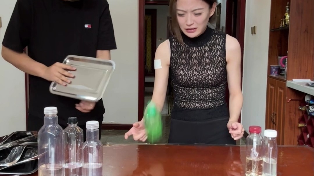 立瓶子挑专题封面