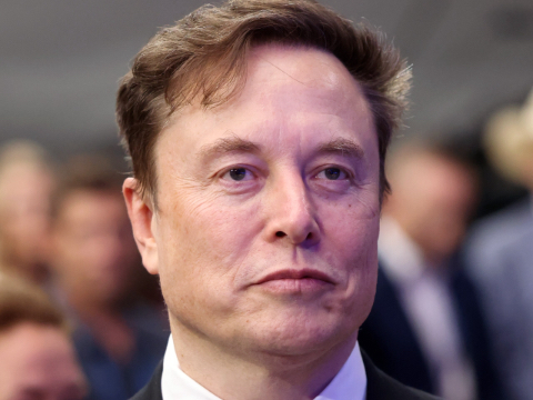 消息称埃隆 · 马斯克已与同事讨论过合并 Tesla 与 SpaceX 的可能